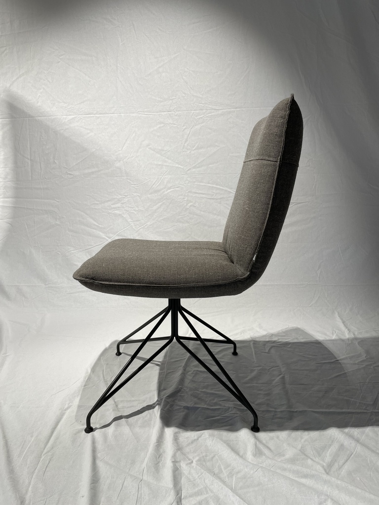 606 stoel Rolf Benz Zoutleeuw Loncin winkel meubel design solden