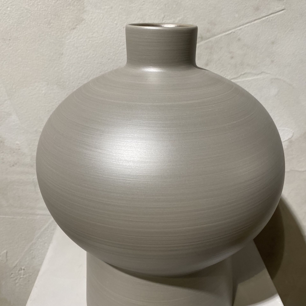 Rina Menardi royal vase design