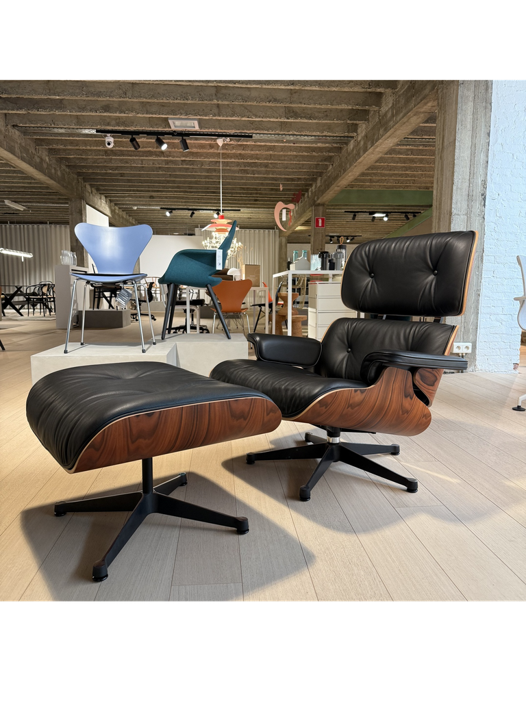 Eames Lounge chair original Vitra icon.webp