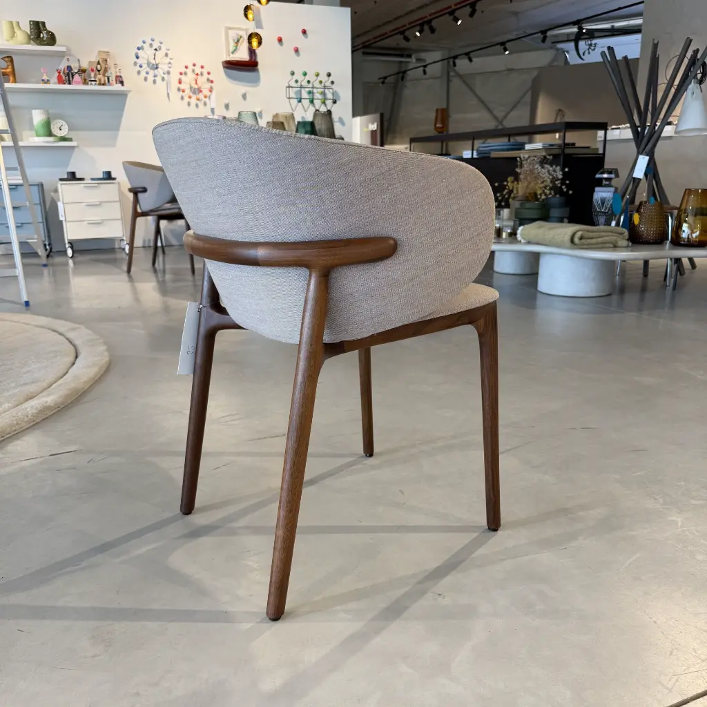 Mela stoel artisan solden toonzaal.webp