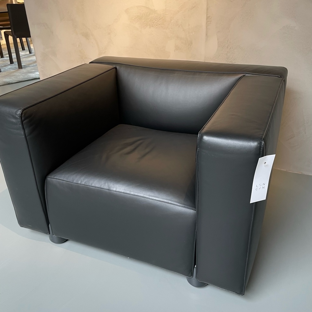 Edward Barber knoll solden loncin designer fauteuil