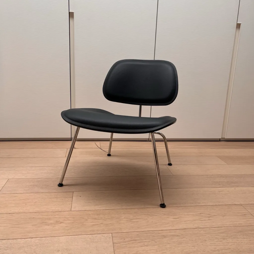 IMG_6745 vitra plywoord lcm loncin.webp