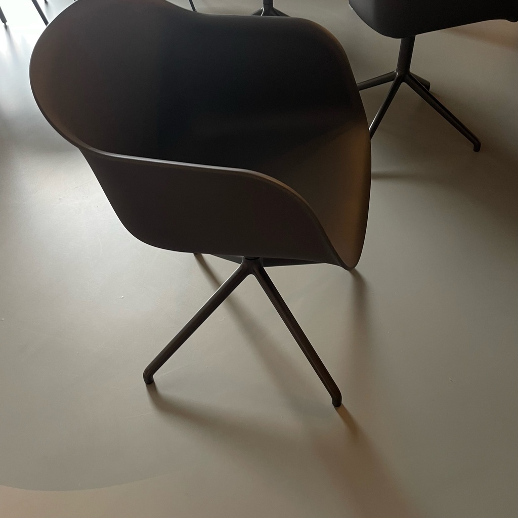 Fiber ArmChair Muuto stoel loncin zoutleeuw