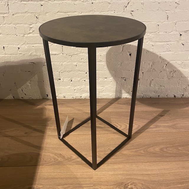 Prismo toonzaal Leuven solden outlet bijzettafel