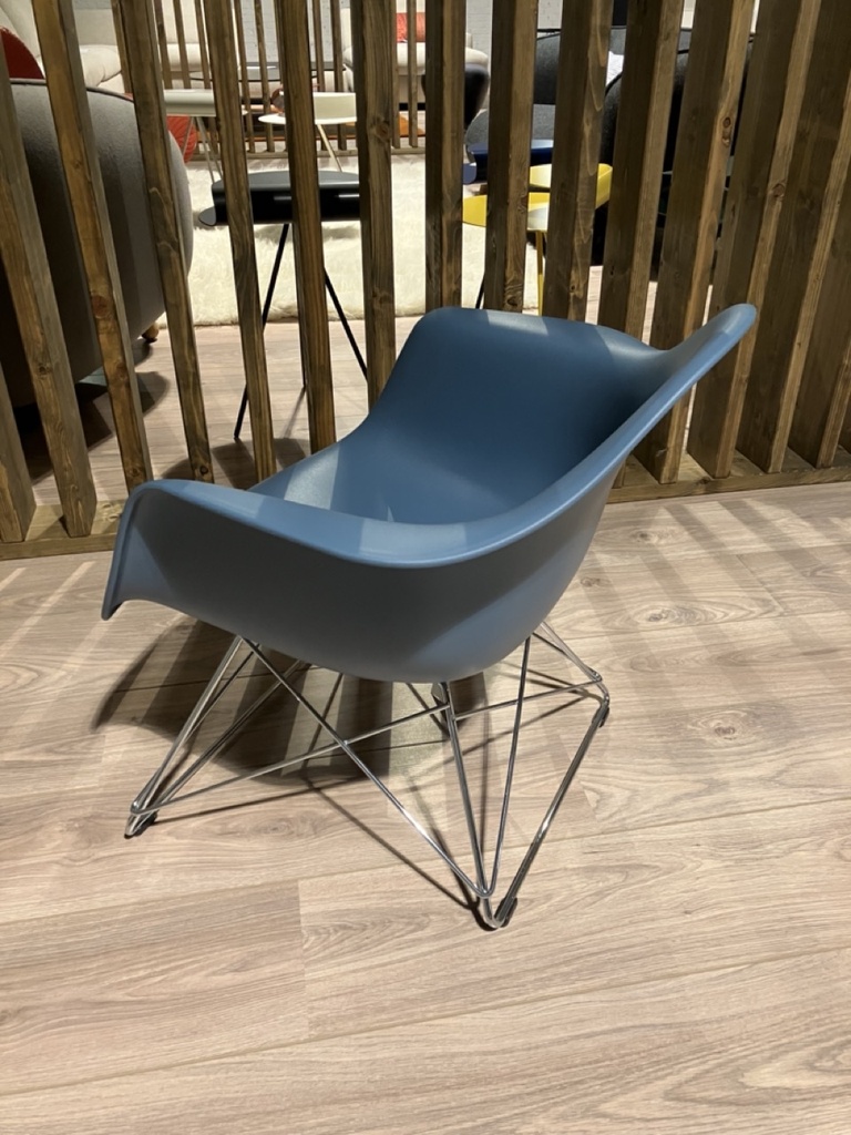 Eames Plastic Armchair LAR lounge toonzaal leuven solden outlet