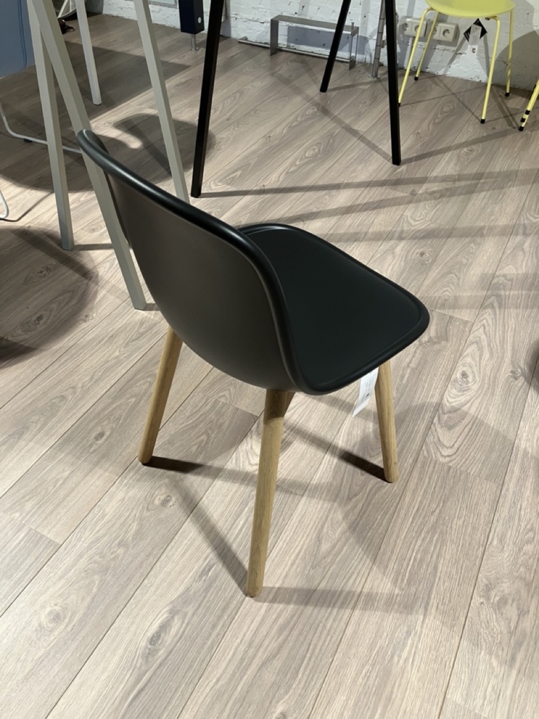 NEU 13 stoel hay toonzaal leuven solden outlet kunststof hout