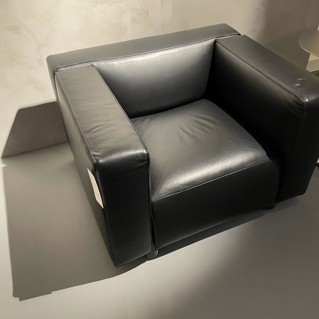 [1030] Edward Barber & Jay Osgerby armchair