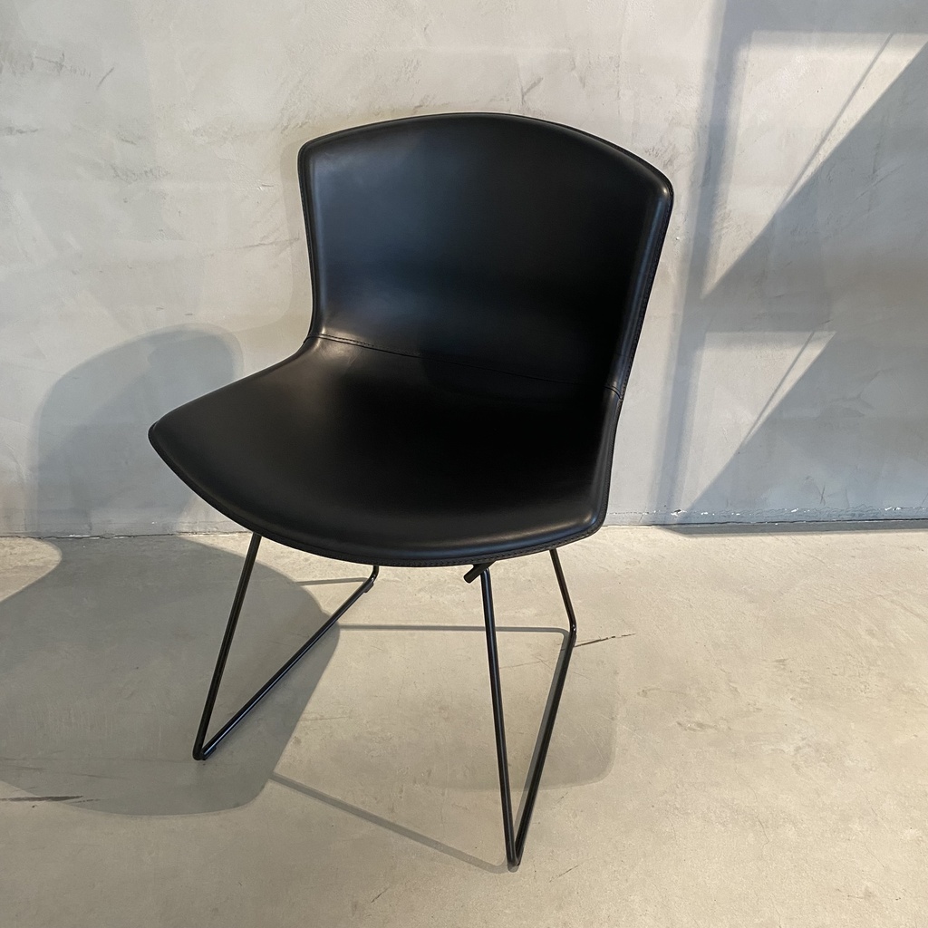 Bertoia side chair in cowhide