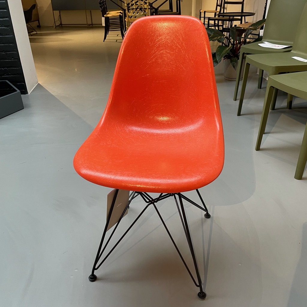 Eames Fiberglass Chair DSR