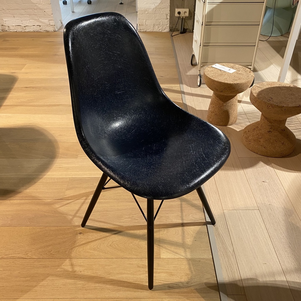 Eames Fiberglass Chair DSW