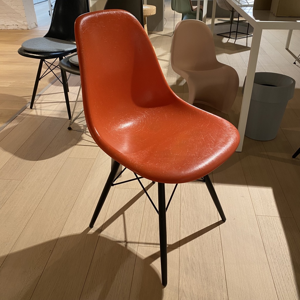 Eames Fiberglass Chair DSW