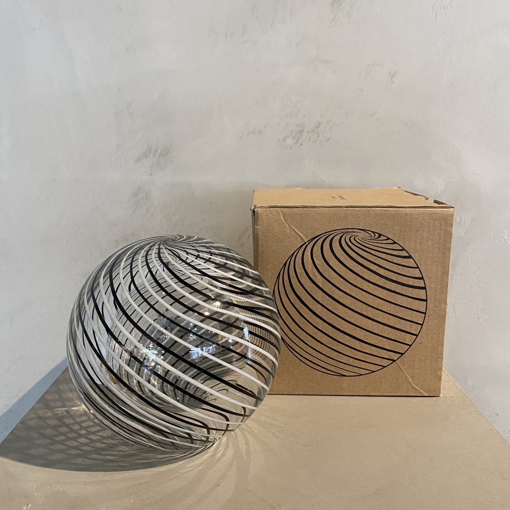 GLASS PAPERWEIGHT / BLACK AND WHITE - SLIM