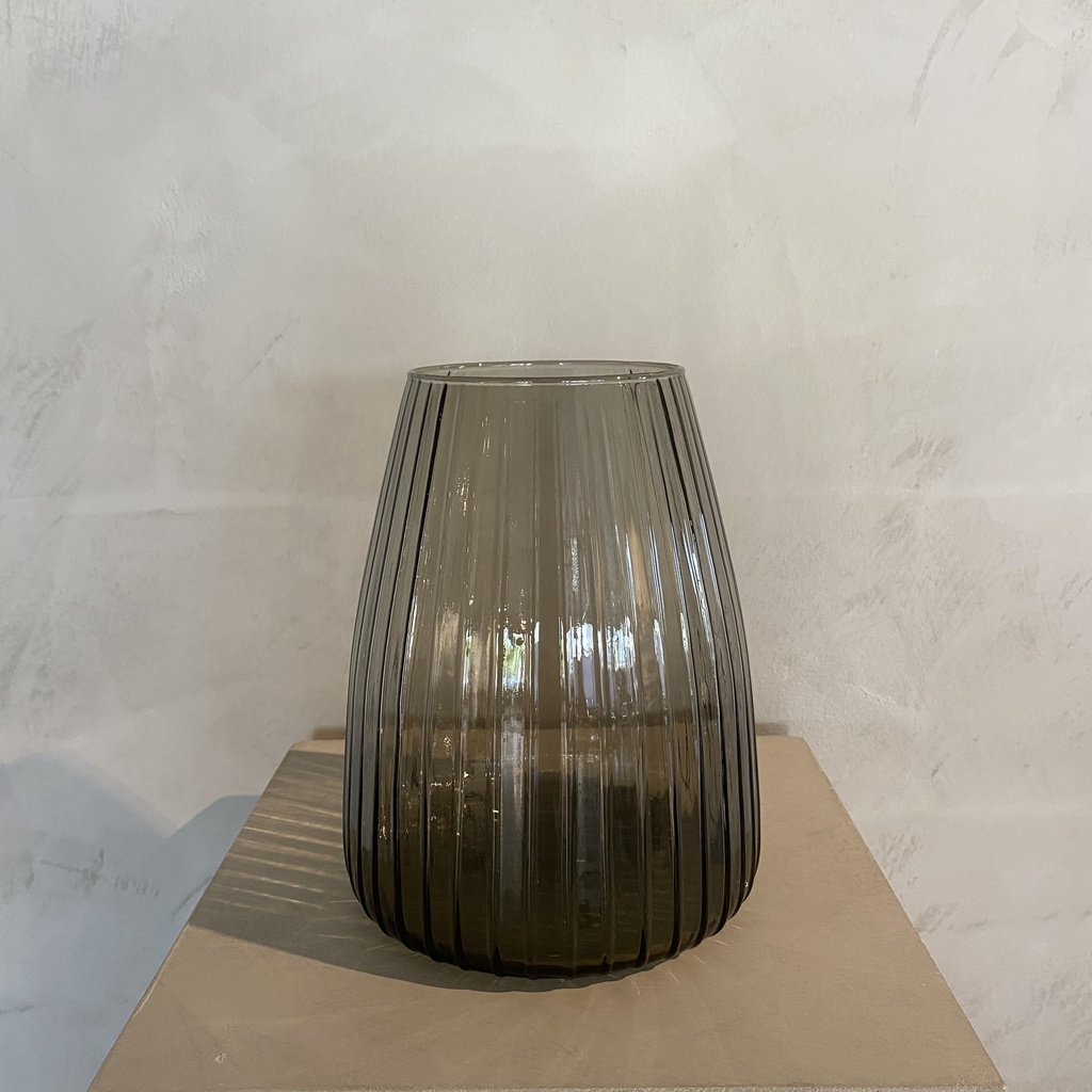 Dim medium