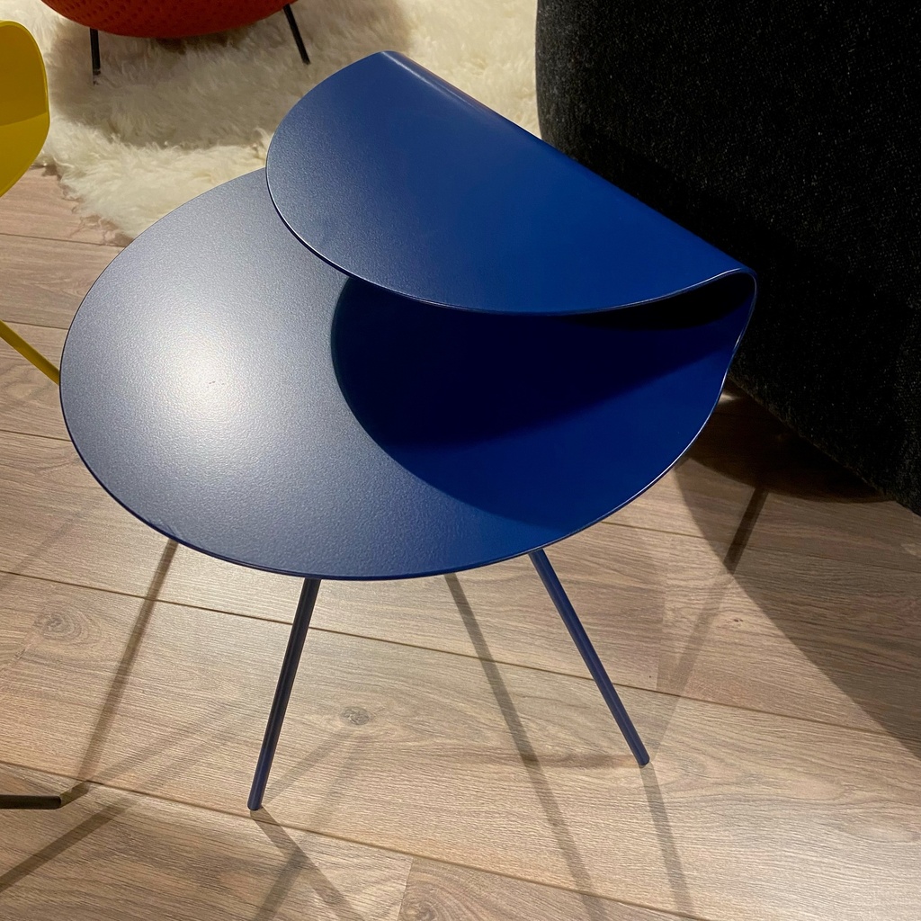 Loop side table