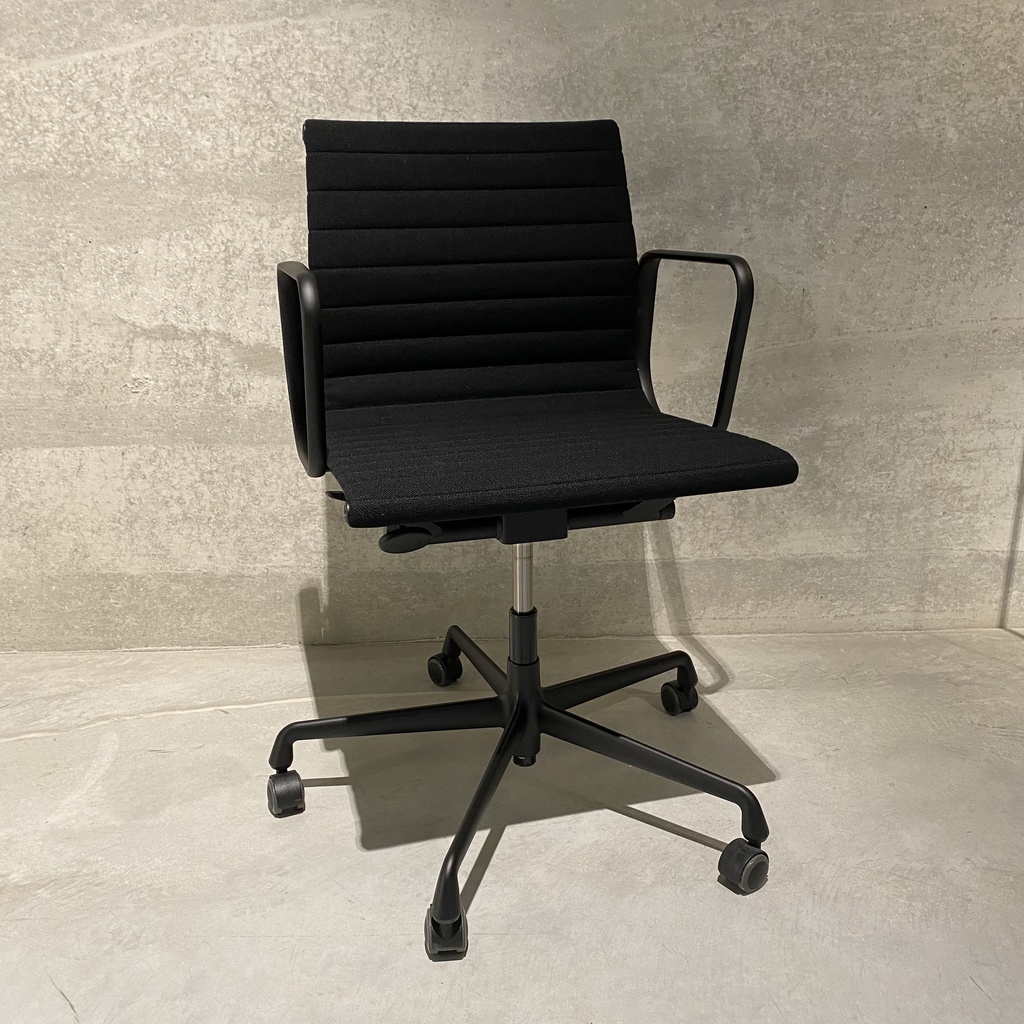 EA 117  - Aluminium Chair