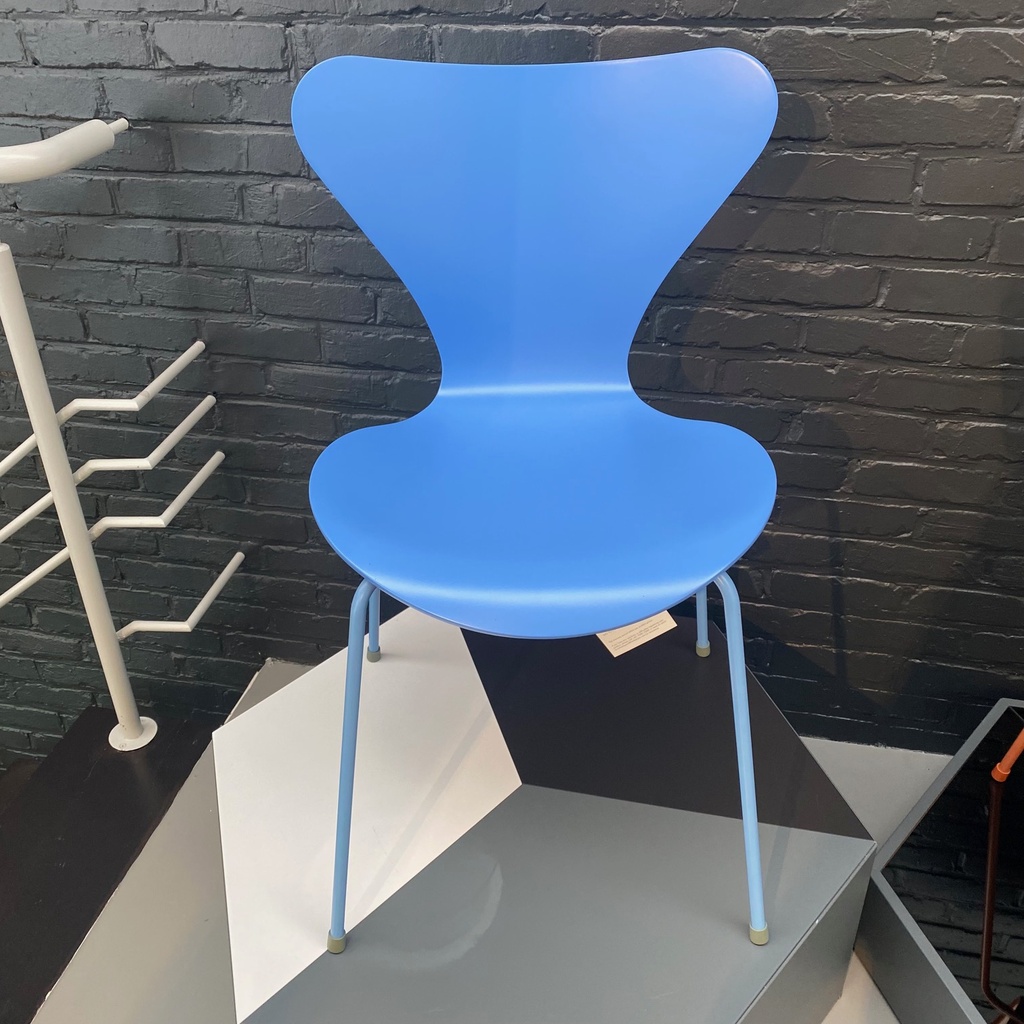 Arne jacobsen serie 7