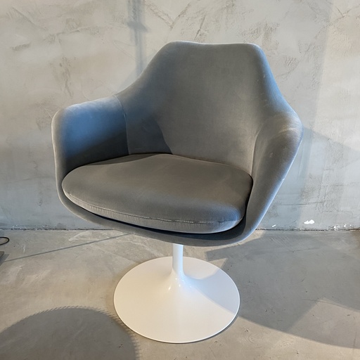 [1050] Saarinen Tulip armchair