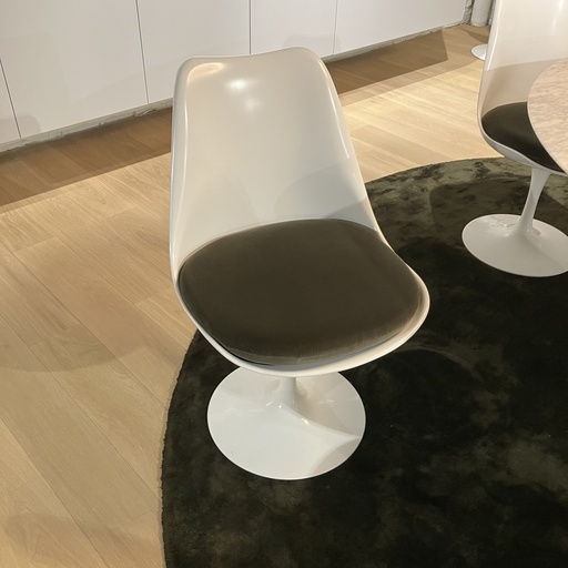 [1080] Saarinen Tulip chair