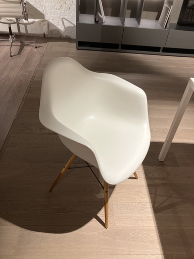[1700] Eames Plastic Armchair DAW