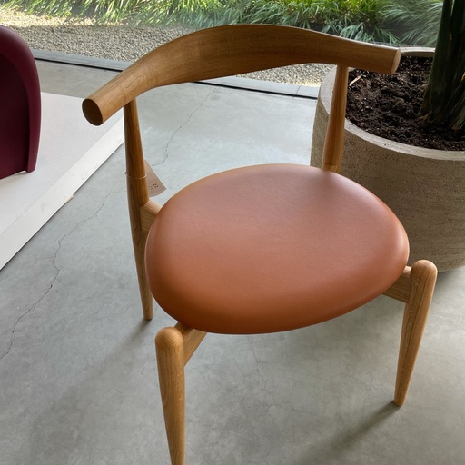 [1977] Elbow Chair