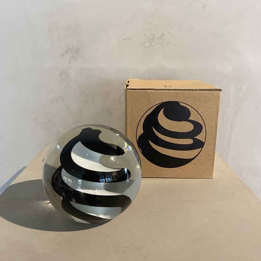 [2395] GLASS PAPERWEIGHT