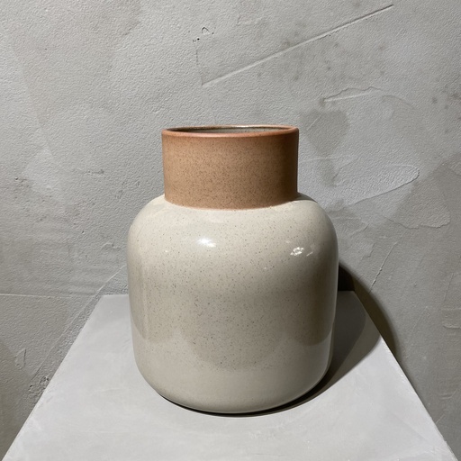 [562] Jar Vase  Cecilie Manz